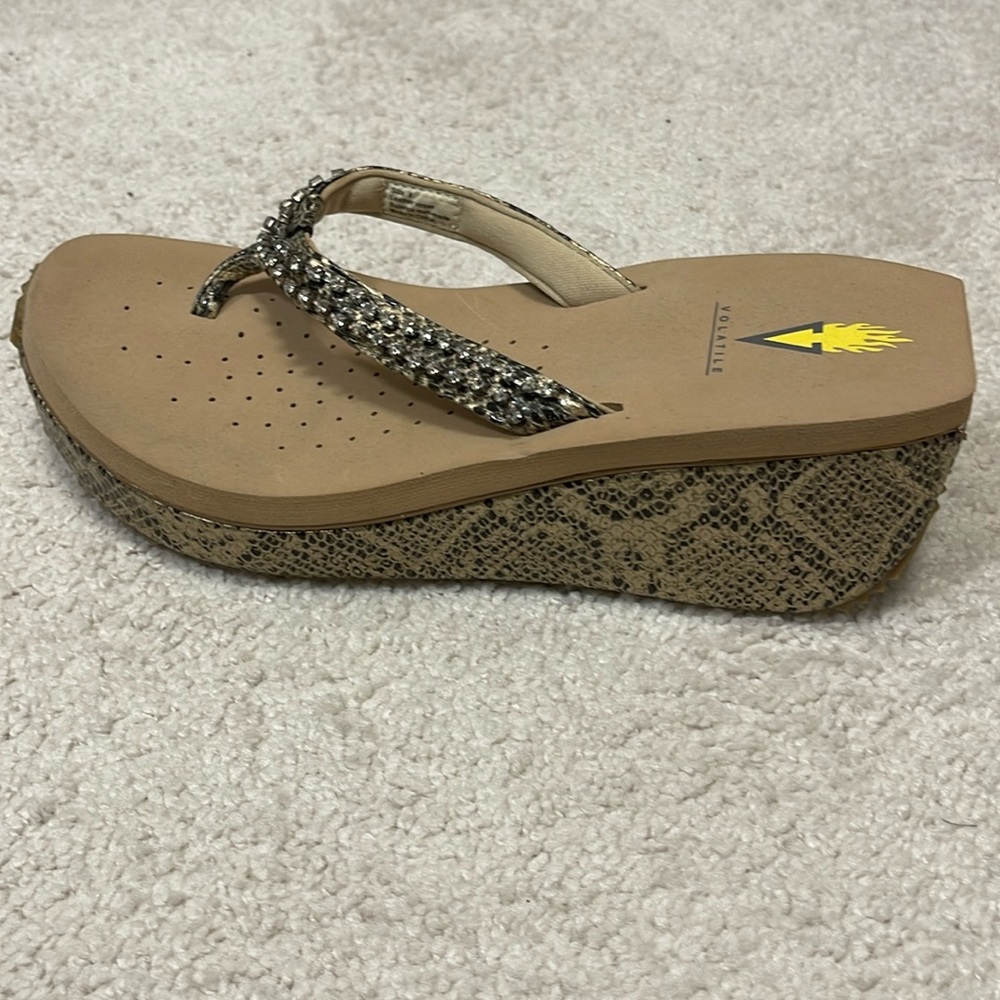 Volatile Platform flip Flops - Picture 3 of 4